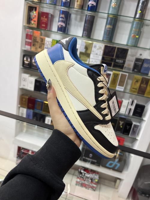 Nike Air Jordan 1 Low Fragment Desing Travis Scott Azul con Blanco 25