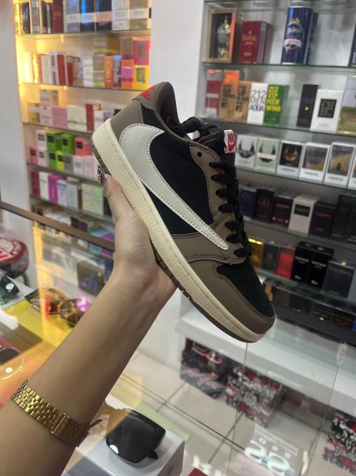 Nike Air Jordan Low 1 “Mocha” Travis scott café oscuro 25